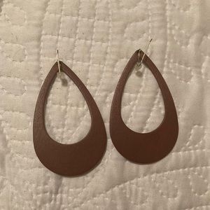 Nickel and Suede cognac cut-out earrings